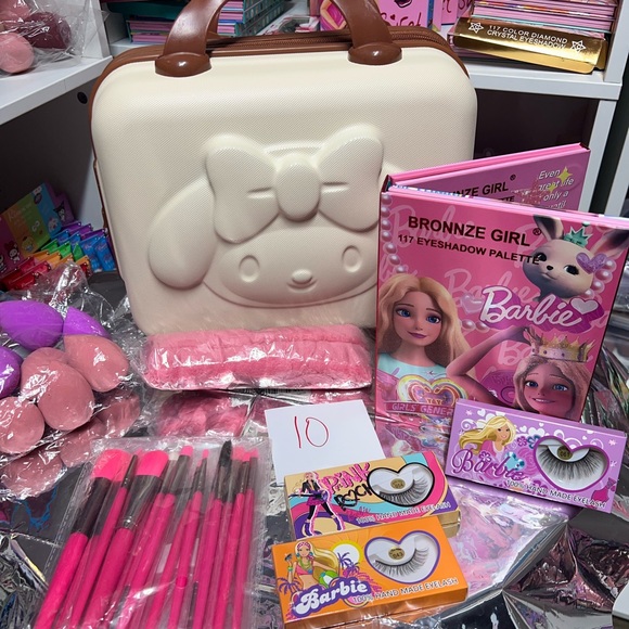 Makeup bundle - Picture 2 of 3